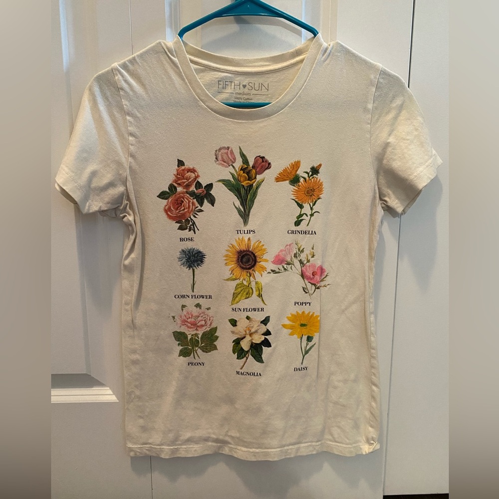 Old Navy Cream Floral Pocket Everyday Tee